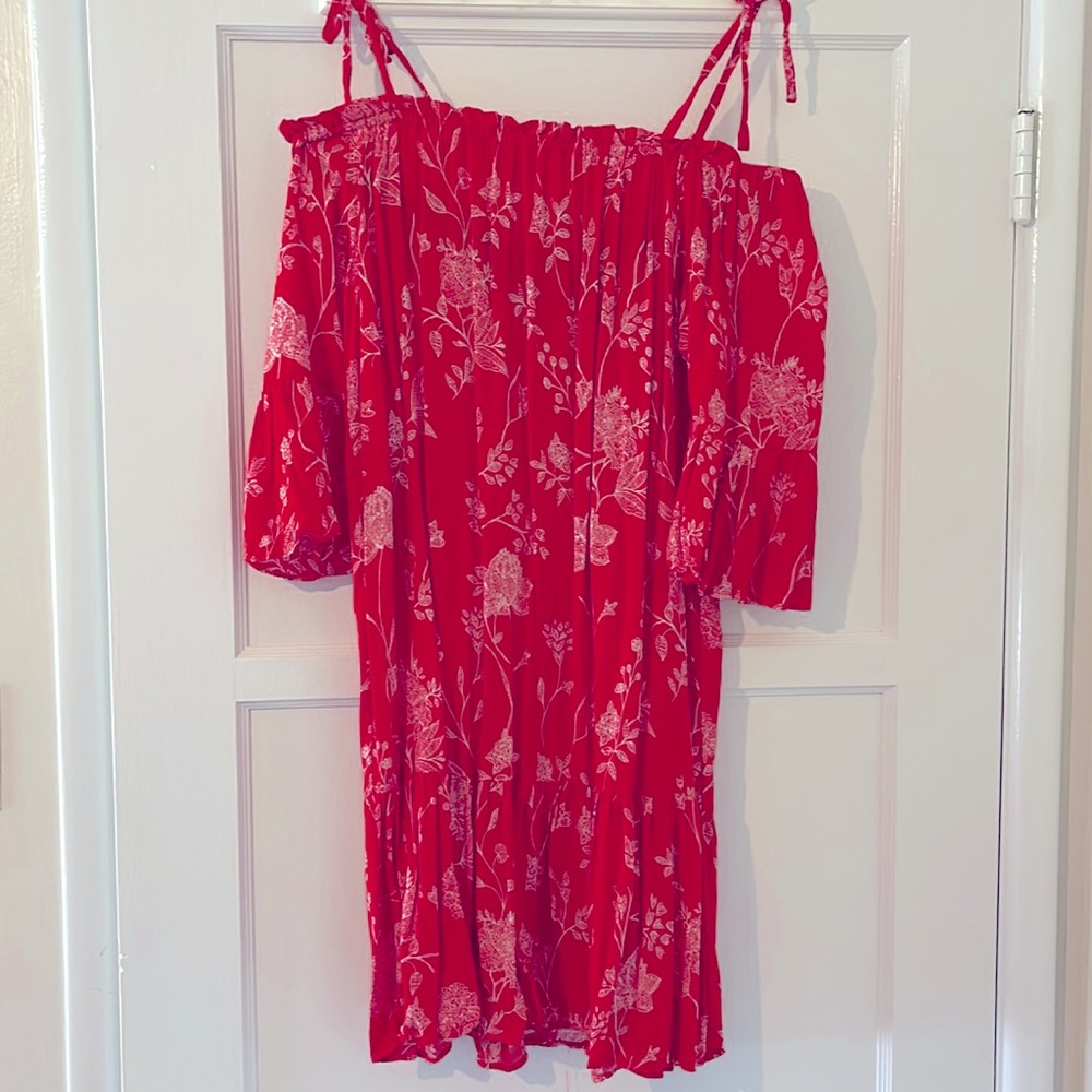 H&M summer off shoulder red dress size M.